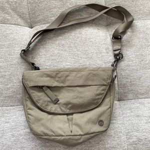 Lululemon All Nighter Bag